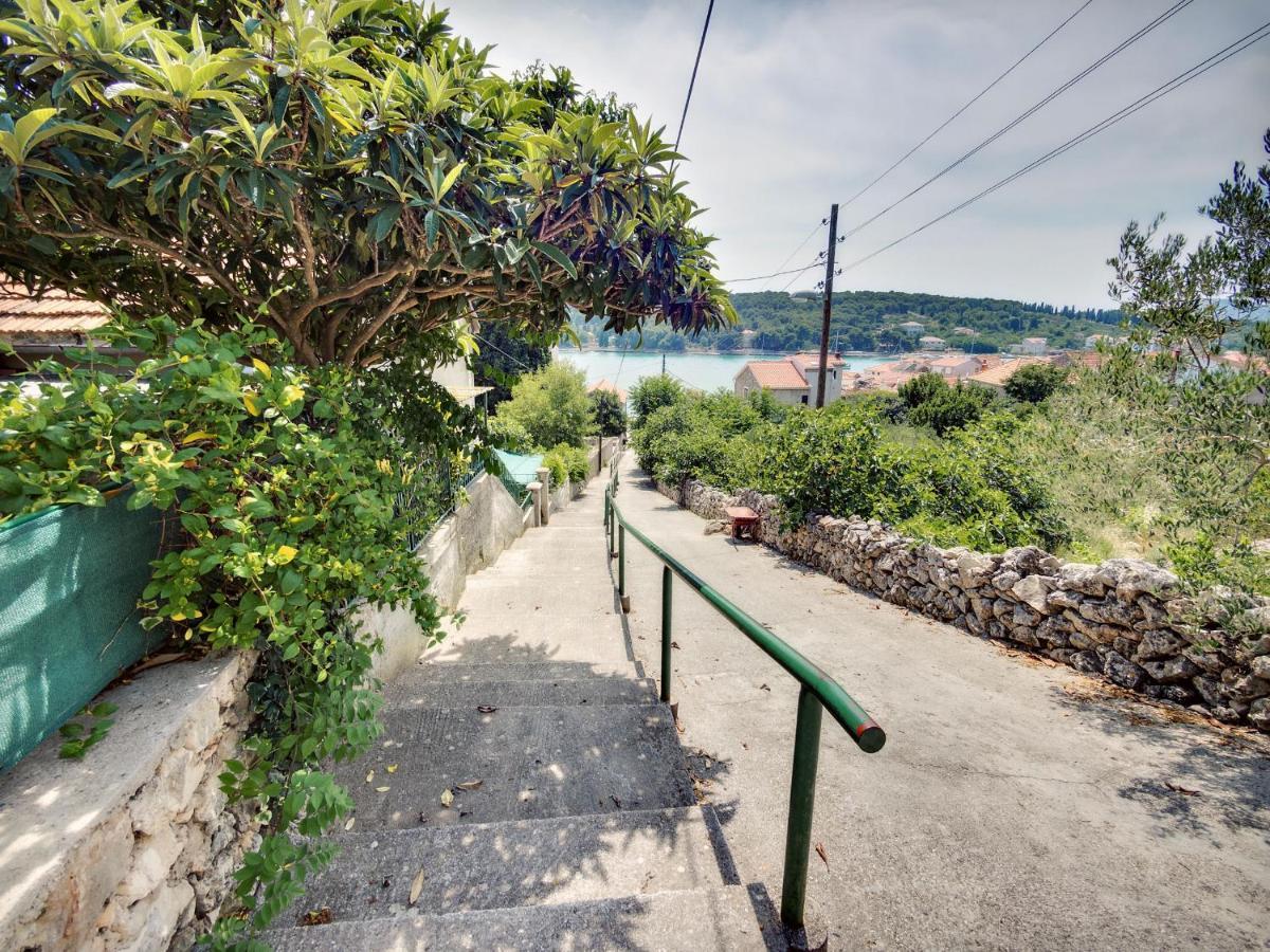 Apartmani Ela Prvić Luka Exterior foto